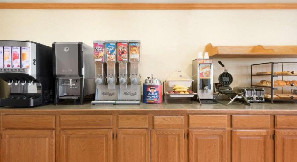 Country Inn & Suites by Radisson, Milwaukee Airport, WI Image 23