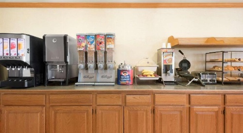 Country Inn & Suites by Radisson, Milwaukee Airport, WI image 23