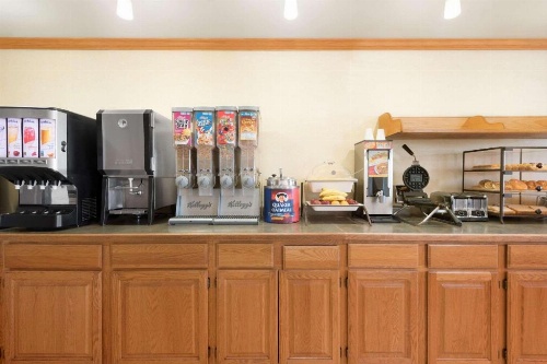 Country Inn & Suites by Radisson, Milwaukee Airport, WI image 36